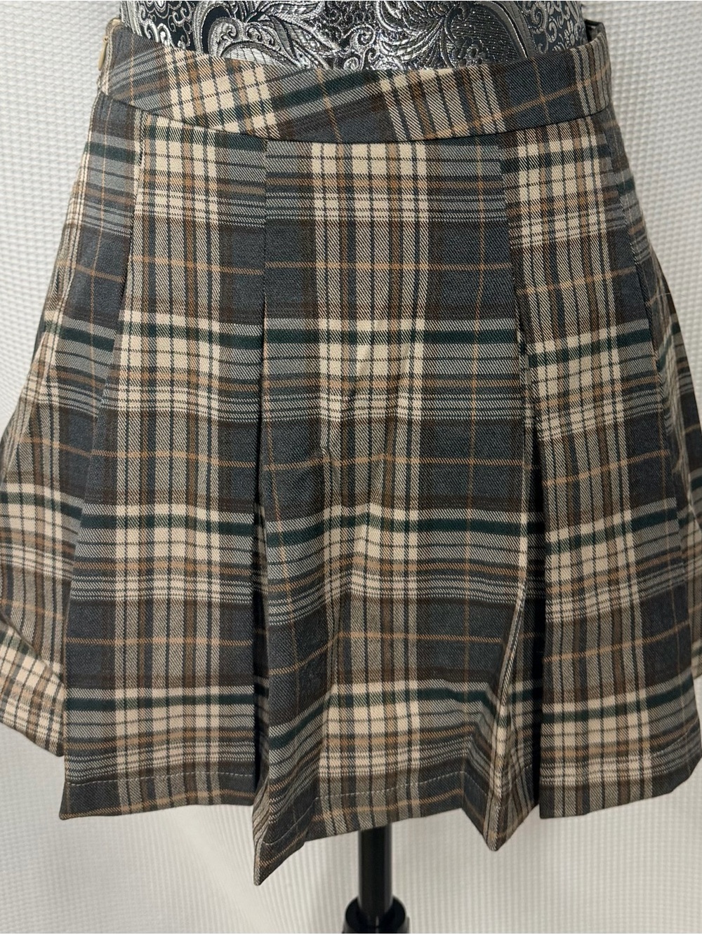 Dazy Pleated Skirt in Charcoal and Cream